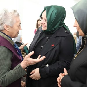 Bakan Selçuk, Elazığ'da Depremden Etkilenen Vatandaşları Ziyaret Etti - fotoğraf 5