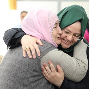 Bakan Selçuk, Elazığ'da Depremden Etkilenen Vatandaşları Ziyaret Etti - fotoğraf 3