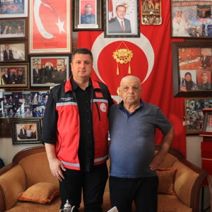 İL MÜDÜRÜ SAYIN SERDAR DEMİRCİ'DEN KAHRAMAN ŞEHİDİMİZ SERKAN ADIGÜZEL’İN KIYMETLİ BABASI HASAN HÜSEYİN ADIGÜZEL’E ZİYARET - fotoğraf 1