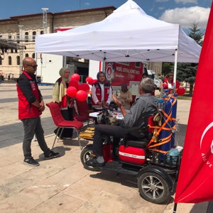 Mobil Sosyal Hizmet Aracımız Cumhuriyet Meydanında Vatandaşlarımızla Buluştu - fotoğraf 1