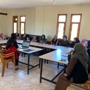 Zara Sosyal Hizmet Merkezi Müdürlüğümüz Tarafından Ütük ve Yapak Köylerinde Kadına Yönelik Şiddetle Mücadele Çalışması Gerçekleştirildi - fotoğraf 2