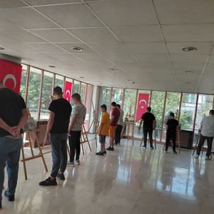 Hacı Salih ve Mine Kara Engelsiz Yaşam Merkezi’nden İl Halk Kütüphanesi’ne Anlamlı Ziyaret - fotoğraf 1
