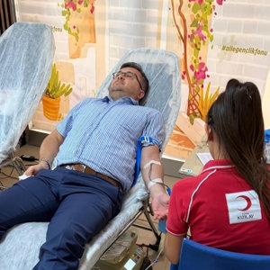 Kan bağışının önemine dikkat çekmek ve toplumsal farkındalığı artırmak amacıyla, İl Müdürlüğümüz ile Isparta Kızılay Kan Merkezi iş birliğinde Müdürlüğümüz hizmet binasında Kan Bağışı Standı kuruldu.   - fotoğraf 1