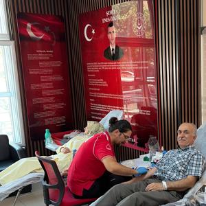 Kan bağışının önemine dikkat çekmek ve toplumsal farkındalığı artırmak amacıyla, İl Müdürlüğümüz ile Isparta Kızılay Kan Merkezi iş birliğinde Müdürlüğümüz hizmet binasında Kan Bağışı Standı kuruldu.   - fotoğraf 2