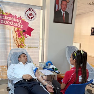 Kan bağışının önemine dikkat çekmek ve toplumsal farkındalığı artırmak amacıyla, İl Müdürlüğümüz ile Isparta Kızılay Kan Merkezi iş birliğinde Müdürlüğümüz hizmet binasında Kan Bağışı Standı kuruldu.   - fotoğraf 3
