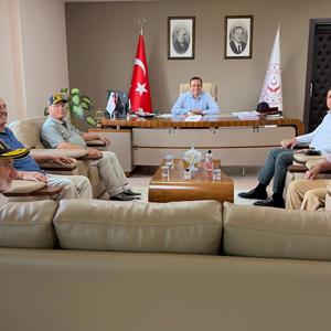 İl Müdürümüz Sayın Selim Köse, Muharip Gaziler Derneği Isparta Şube Başkanı Sayın Hamit Gülbiçer ve kıymetli yönetim kurulu üyeleri ile Türkiye Harp Malulü Gaziler Şehit Dul ve Yetimleri Derneği Isparta Şube Başkanı Sayın Ali Savcı'yı makamında misafir etti. - fotoğraf 2