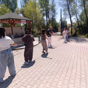 Hayırseverimiz Mediha KUŞDEMİR ile Gönüllü Sevgi Annelerinin katkılarıyla, kuruluşlarımızda kalan çocuklarımız için piknik etkinliği düzenlendi. - fotoğraf 3