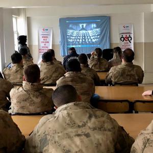 Genç İlçe Jandarma Komutanlığı’nda “Bilinçli ve Güvenli İnternet Kullanımı ” Semineri - fotoğraf 2