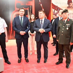 Cumhuriyet ve Demokrasi Meydanı’nda kurulan 15 Temmuz Demokrasi ve Millî Birlik Günü Dijital Gösterim Merkezi ziyaret edildi.  - fotoğraf 2