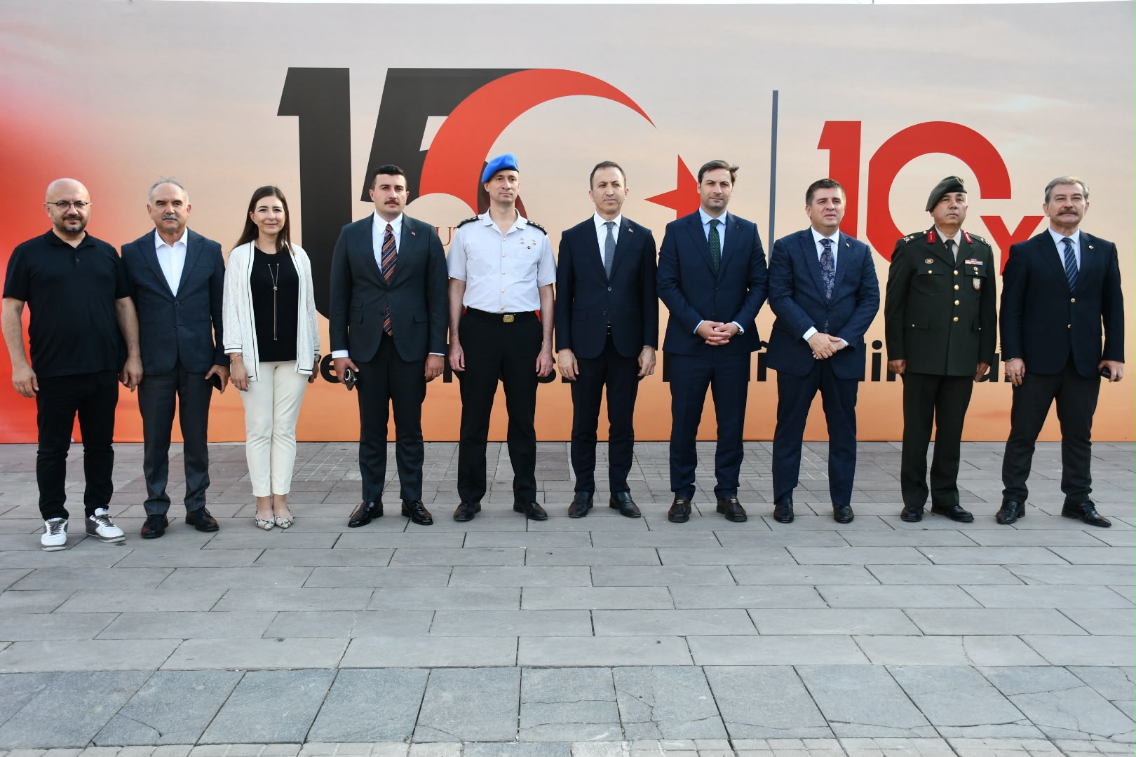 Cumhuriyet ve Demokrasi Meydanı’nda kurulan 15 Temmuz Demokrasi ve Millî Birlik Günü Dijital Gösterim Merkezi ziyaret edildi. 
