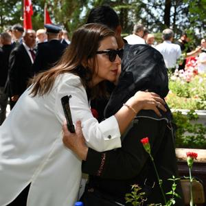 15 Temmuz Demokrasi ve Millî Birlik Günü kapsamında Kırıkkale Şehitliği ziyaret edildi. - fotoğraf 3