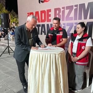 15 Temmuz Demokrasi ve Millî Birlik Günü anma programı kapsamında, 15 Temmuz Anı Defteri imzalandı. - fotoğraf 4