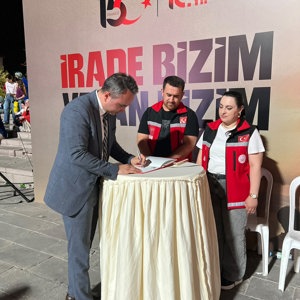 15 Temmuz Demokrasi ve Millî Birlik Günü anma programı kapsamında, 15 Temmuz Anı Defteri imzalandı. - fotoğraf 3