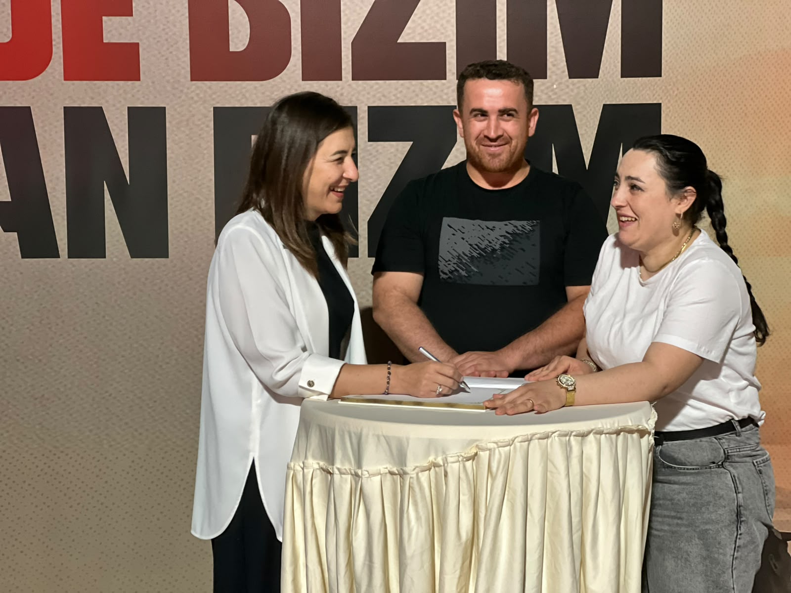 15 Temmuz Demokrasi ve Millî Birlik Günü anma programı kapsamında, 15 Temmuz Anı Defteri imzalandı.