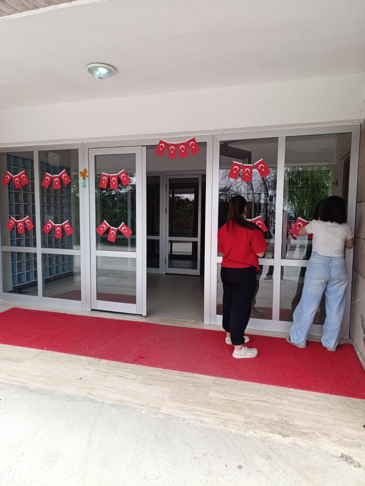 Kuruluşumuzda koruma ve bakım altında bulunan çocuklarımız tarafından, 15 Temmuz Demokrasi ve Millî Birlik Günü münasebetiyle çeşitli farkındalık etkinlikleri gerçekleştirildi.
