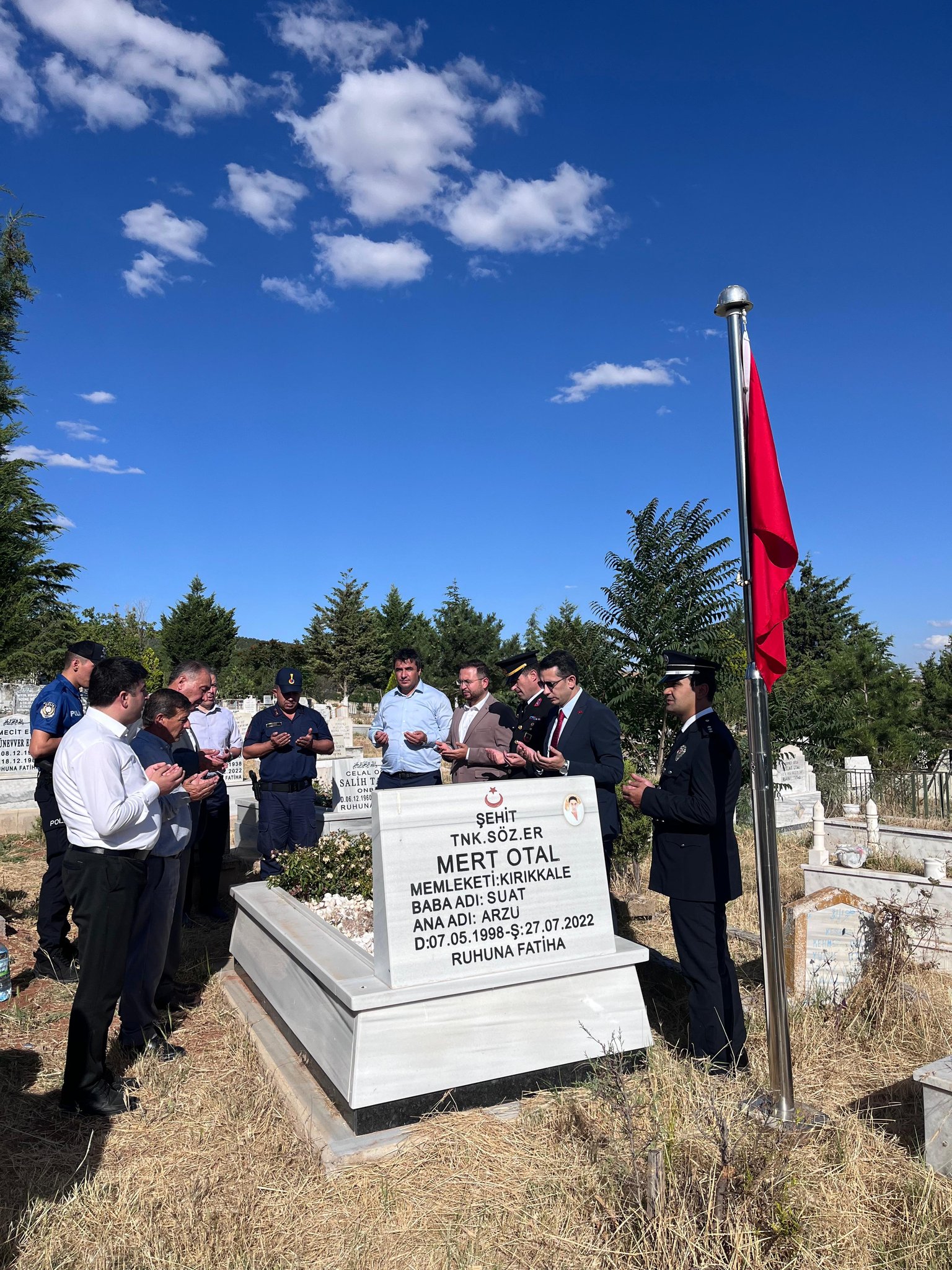 15 Temmuz Demokrasi ve Millî Birlik Günü anma programı , Keskin Kaymakamımız Sayın İlhan KAYATÜRK, ilgili kurum amirleri ve Keskin Sosyal Hizmet Merkezi Müdürümüz Sayın Abdullah AYHAN’ın katılımıyla gerçekleştirildi.