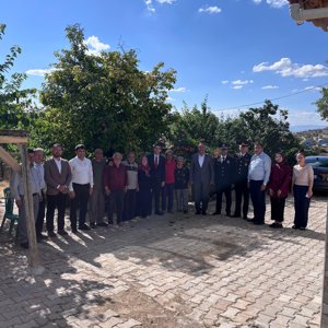 15 Temmuz Demokrasi ve Millî Birlik Günü kapsamında kahraman Şehidimiz Jandarma Er Erdal ŞİMŞEK’in kıymetli annesi ve Kıbrıs Gazimiz Adil KUŞDOĞAN ziyaret edildi. - fotoğraf 2