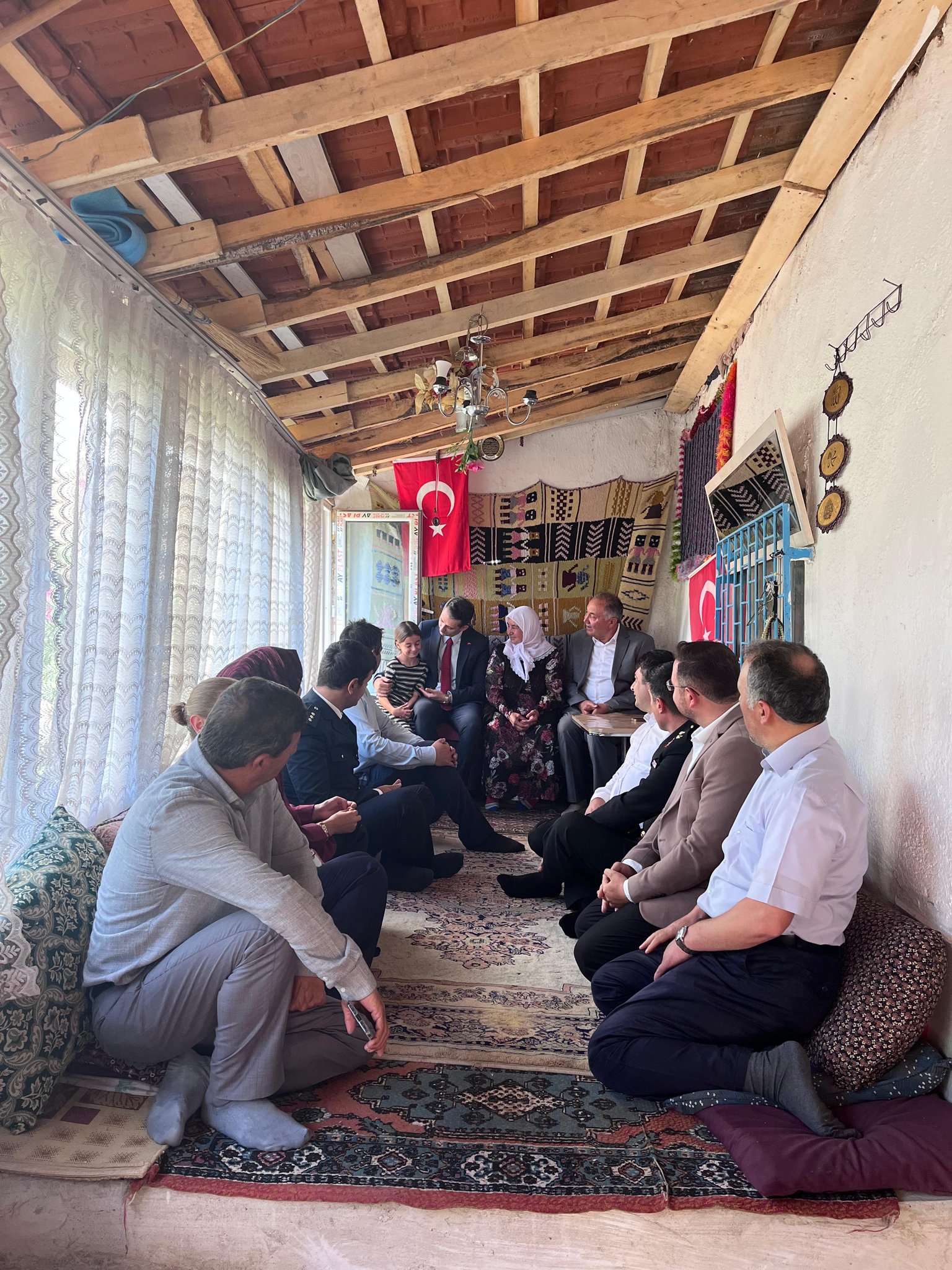 15 Temmuz Demokrasi ve Millî Birlik Günü kapsamında kahraman Şehidimiz Jandarma Er Erdal ŞİMŞEK’in kıymetli annesi ve Kıbrıs Gazimiz Adil KUŞDOĞAN ziyaret edildi.