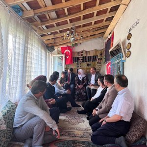 15 Temmuz Demokrasi ve Millî Birlik Günü kapsamında kahraman Şehidimiz Jandarma Er Erdal ŞİMŞEK’in kıymetli annesi ve Kıbrıs Gazimiz Adil KUŞDOĞAN ziyaret edildi. - fotoğraf 1