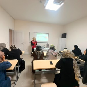 Aile Eğitim Programları Kapsamında Ailelere Yönelik Eğitim Faaliyetleri Devam Etmektedir - fotoğraf 1