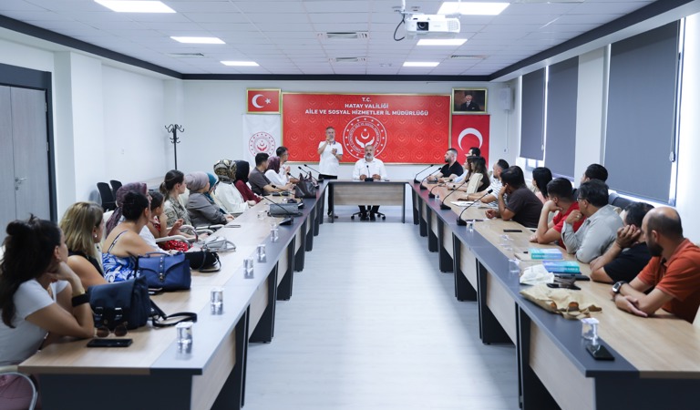 Hatay Aile ve Sosyal Hizmetler İl Müdürlüğü'nde Türk İşaret Dili Eğitimi Tamamlandı.