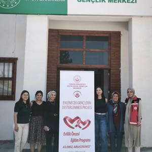 Evlenecek Gençlerin Desteklenmesi Projesi Yaygınlaştırma Çalışmaları kapsamında, Delice Belediyesi ile Delice Gençlik Merkezi çalışanlarına yönelik bilgilendirme faaliyeti gerçekleştirildi. - fotoğraf 1