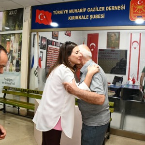 İl Müdürümüz Sayın Çiğdem AÇIKYILDIZ KAZEL, Kıbrıs Barış Harekâtı’nın 52. yıl dönümü dolayısıyla Türkiye Muharip Gaziler Derneği Kırıkkale Şubesini ziyaret etti. - fotoğraf 3