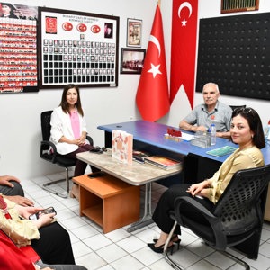 İl Müdürümüz Sayın Çiğdem AÇIKYILDIZ KAZEL, Kıbrıs Barış Harekâtı’nın 52. yıl dönümü dolayısıyla Türkiye Muharip Gaziler Derneği Kırıkkale Şubesini ziyaret etti. - fotoğraf 2