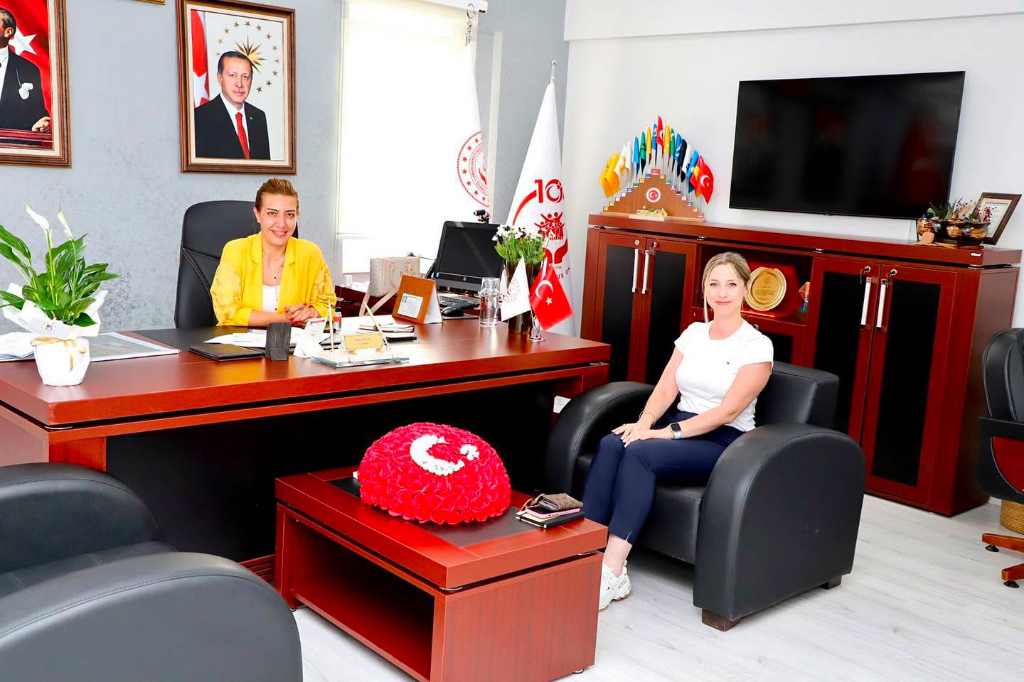 Manisa Polisevi Müdürü Merve YILDIZ, İl Müdürümüz Kudret GÜLTAŞ’ı Ziyaret Etti