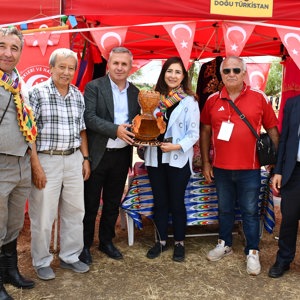 İl Müdürümüz Sayın Çiğdem AÇIKYILDIZ KAZEL, Kırıkkale Yörük Türkmen Derneği tarafından düzenlenen 6. Geleneksel Yörük Türkmen Şenliği’ne katıldı. - fotoğraf 3