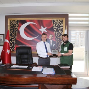 Kırşehir Yeşilay Şube Başkanı Bayram Koyuncu ve beraberindeki heyet, İl Müdürümüz Sayın Abdurrahman Bilgiç’i makamında ziyaret ederek hayırlı olsun dileklerini iletti. - fotoğraf 2