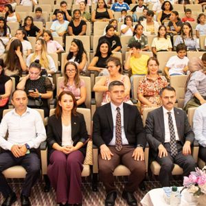 “Bizim Çocuklar Güzel Oynuyor” Tiyatro Ekibimiz “Ah Şu Ergenler” Oyununu Sahneledi - fotoğraf 1