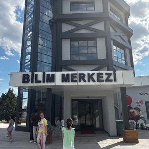 Çocuk Meclisi Atölye Programı kapsamında kuruluşumuzda koruma ve bakım altında bulunan çocuğumuz, Bilim Merkezini ziyaret etti. - fotoğraf 1