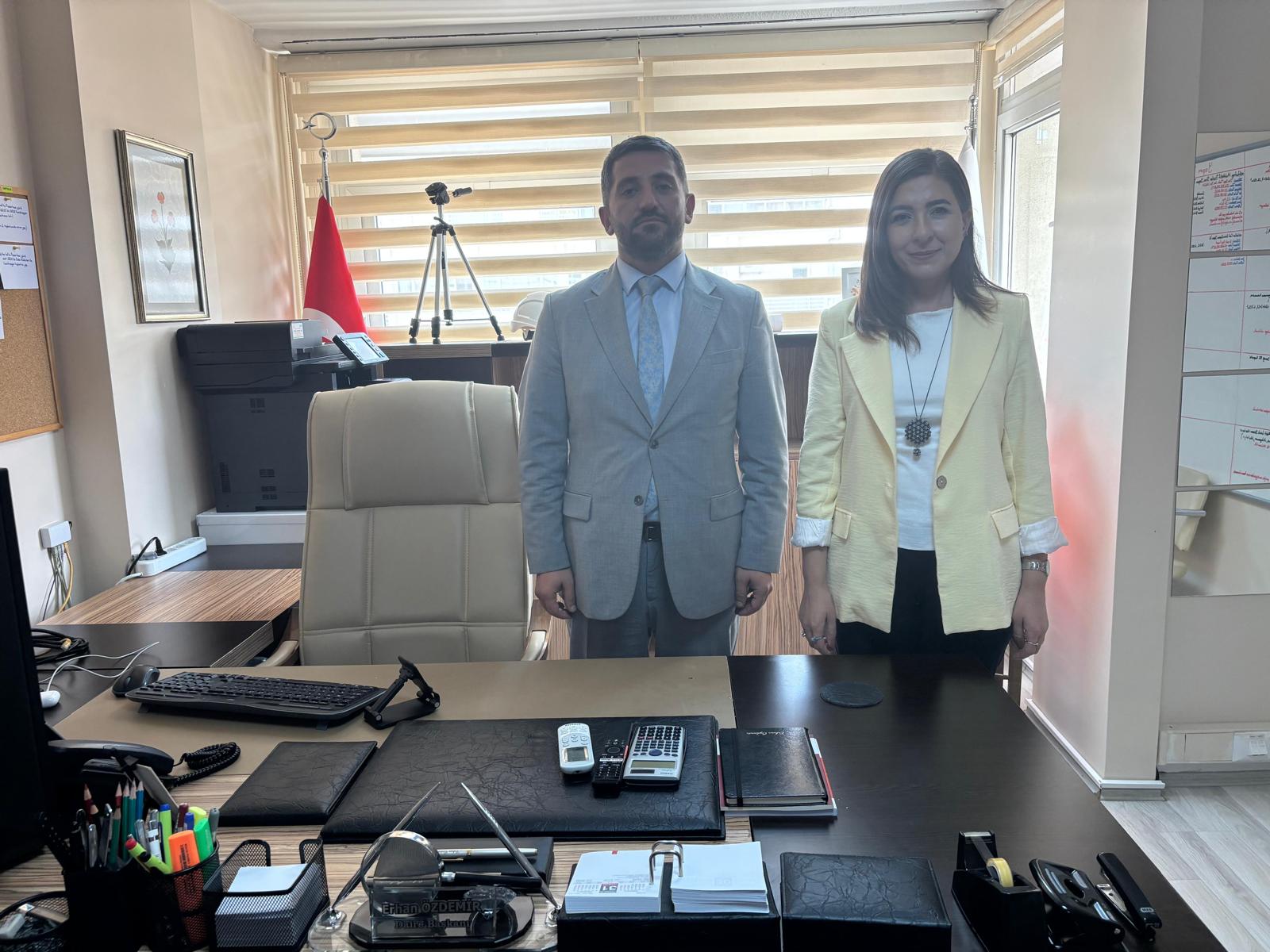 İl Müdürümüz Sayın Çiğdem AÇIKYILDIZ KAZEL, Destek Hizmetleri Dairesi Başkanlığı İnşaat ve Emlak Daire Başkanı Sayın Erhan ÖZDEMİR’i makamında ziyaret etti.