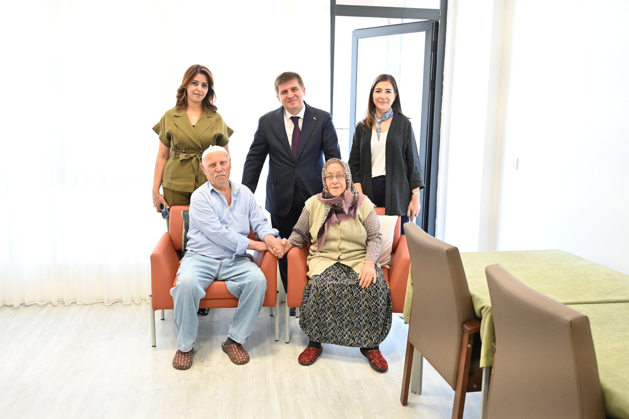 Valimiz Sayın H. Engin SARIİBRAHİM, modern donanımı ve konforlu yaşam alanlarıyla hizmet vermeye başlayan Huzurevi Yaşlı Bakım ve Rehabilitasyon Merkezimizi ziyaret etti.