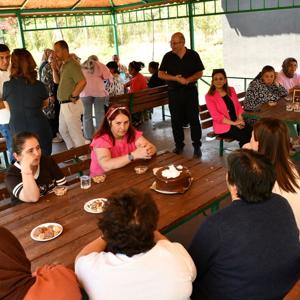 İl Müdürümüz Sayın Çiğdem AÇIKYILDIZ KAZEL, Engelsiz Yaşam Bakım, Rehabilitasyon ve Aile Danışma Merkezi Müdürlüğümüzden hizmet alan özel gereksinimli bireylerimizle piknik etkinliğinde bir araya geldi. - fotoğraf 2