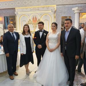 Vali Yardımcımız Sayın Emre KAZANASMAZ ve İl Müdürümüz Sayın Çiğdem AÇIKYILDIZ KAZEL, Selin ve Mustafa çiftinin düğün merasimine katılarak mutluluklarına ortak oldu. - fotoğraf 1