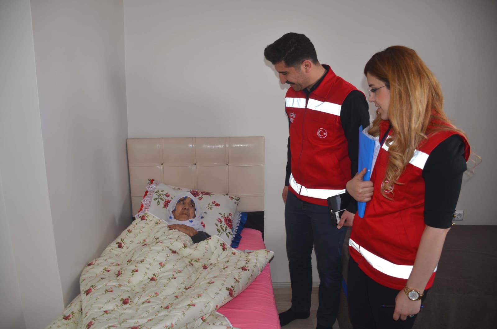 Evde Bakım Yardımı ödemeleri hak sahiplerinin hesaplarına artışlı şekilde yatırılmaya başlandı