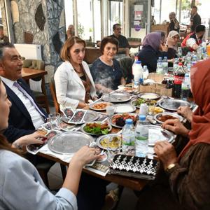  “Sanata Teşvik ve Sanatla Yaşam Programı” düzenlenen kapanış yemeğiyle tamamlandı. - fotoğraf 3