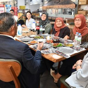  “Sanata Teşvik ve Sanatla Yaşam Programı” düzenlenen kapanış yemeğiyle tamamlandı. - fotoğraf 2