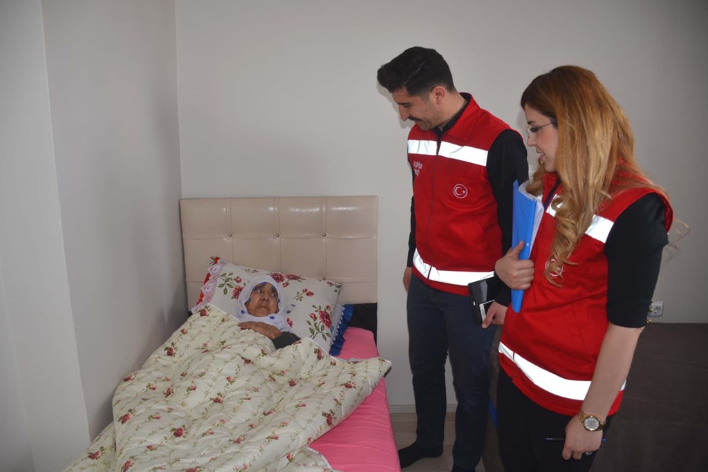 Evde Bakım Yardımı ödemeleri hak sahiplerinin hesaplarına artışlı şekilde yatırılmaya başlandı