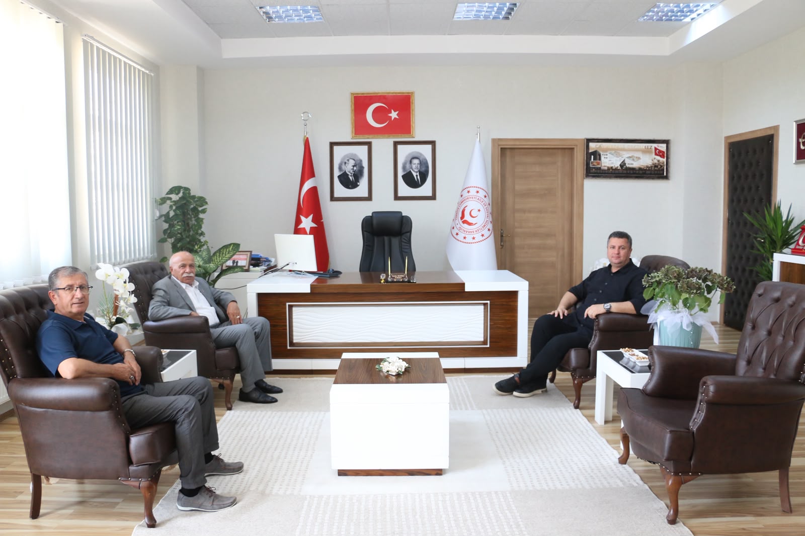 ELAZIĞ ŞOFÖRLER VE OTOMOBİLCİLER ESNAF ODASI BAŞKANI VE HARPUT DERNEĞİ YÖNETİM KURULU BAŞKANI İL MÜDÜRÜMÜZÜ ZİYARET ETTİ