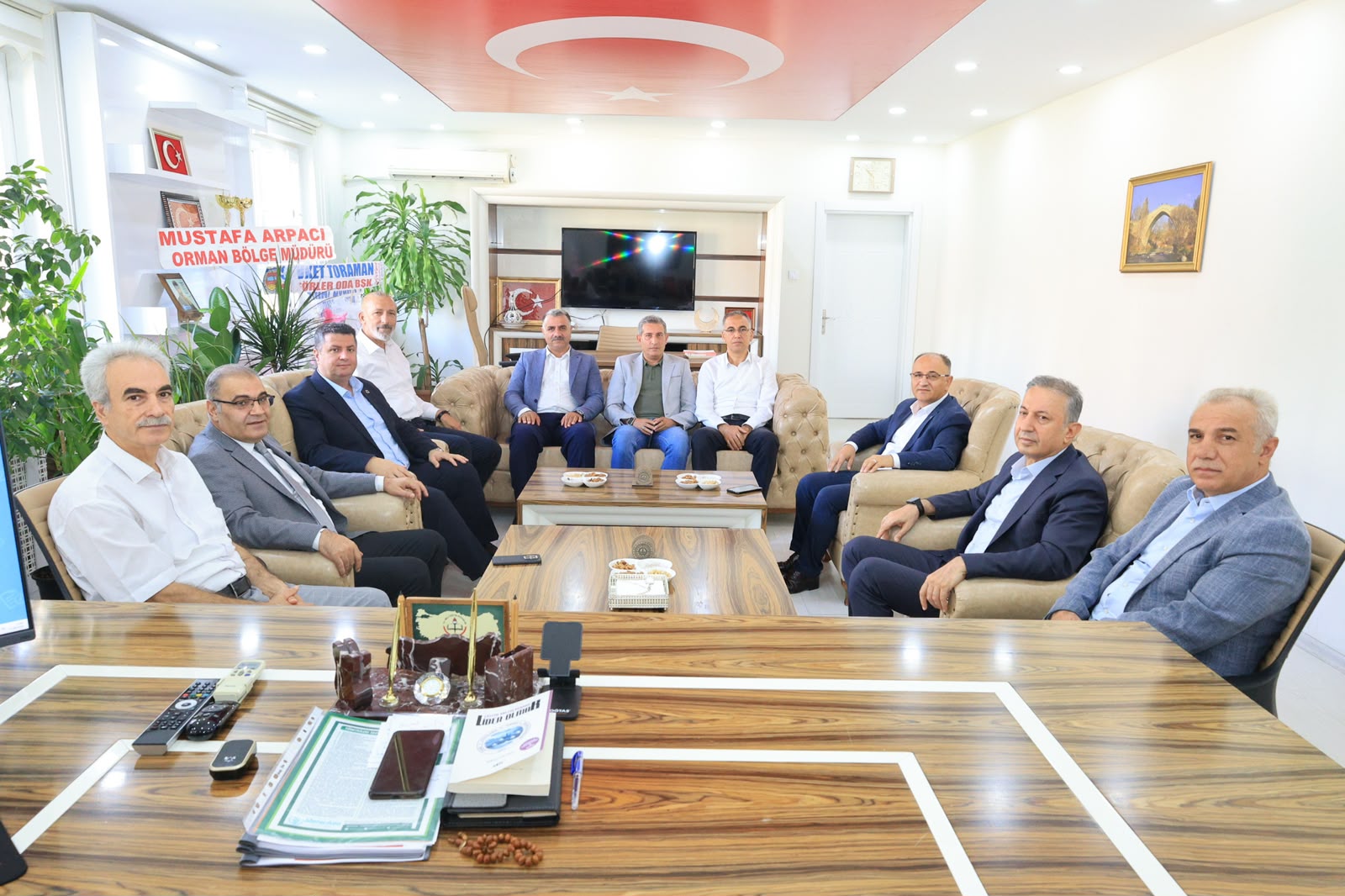 İL MÜDÜRÜMÜZ SAYIN SERDAR DEMİRCİ’DEN İL MİLLÎ EĞİTİM MÜDÜRÜ SAYIN AZİZ GÜN’E ZİYARET