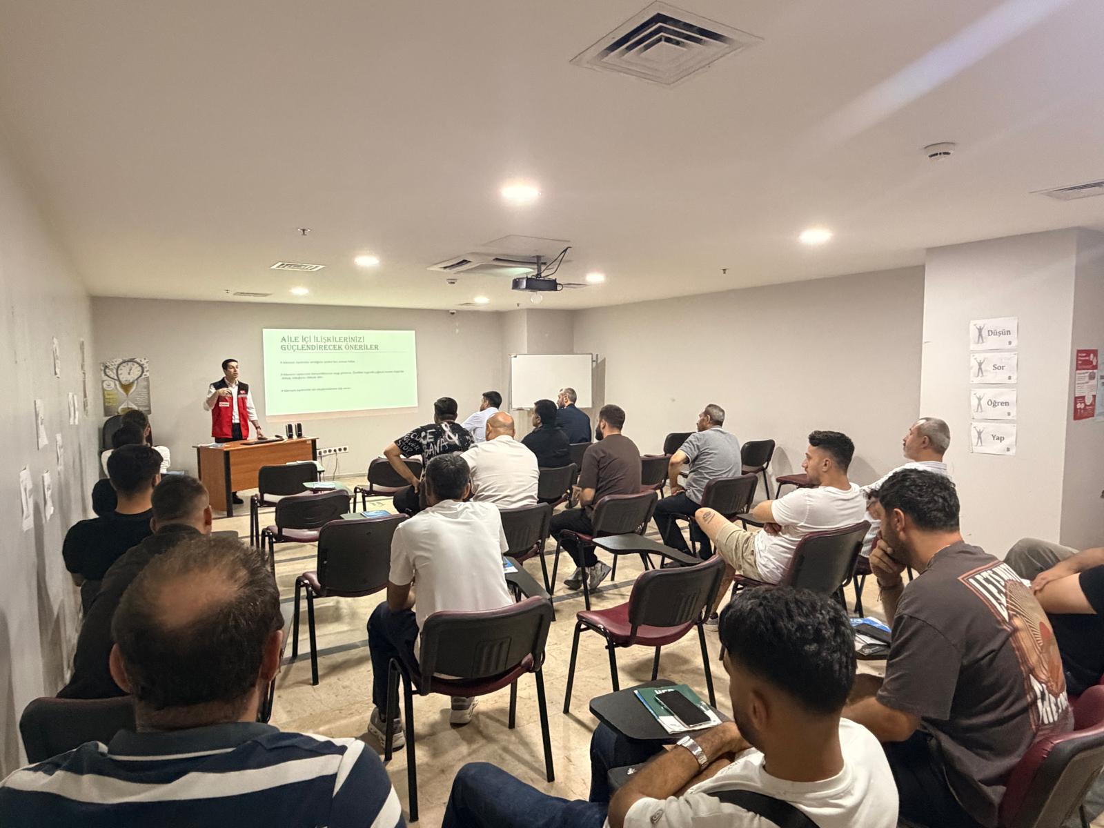 Aile Eğitim Programı İle Ailelerimizin Günlük Yaşamlarına Katkı Sunacak Bilgi ve Becerileri Destekliyoruz