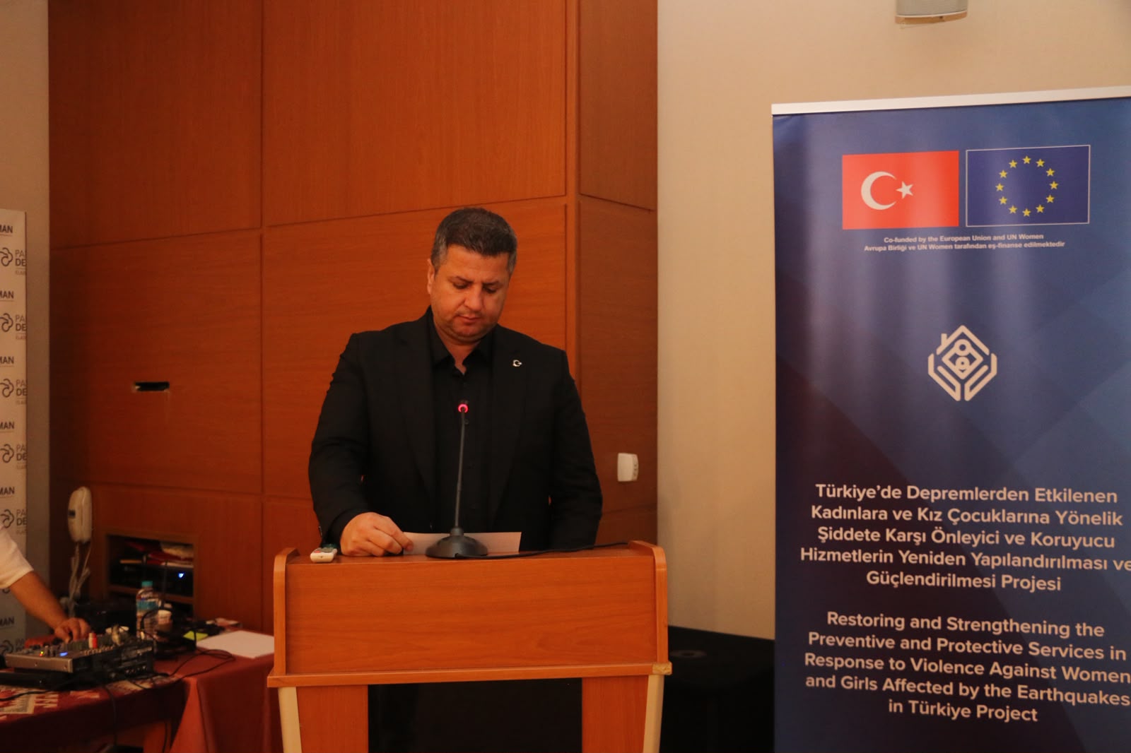 DEPREMDEN ETKİLENEN KADINLAR VE KIZ ÇOCUKLARINA YÖNELİK ŞİDDETLE MÜCADELEDE KURUMLAR ARASI KOORDİNASYON TOPLANTISI GERÇEKLEŞTİRİLDİ