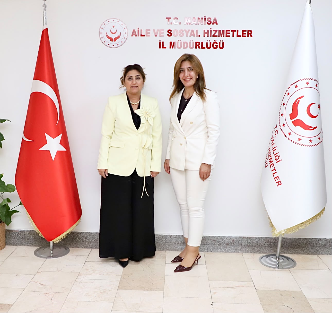 İl Müdürümüz Sayın Emine BÖÇKÜN Manisa İl Müdürü Sayın Kuduret GÜLTAŞ’ı Ziyaret Etti