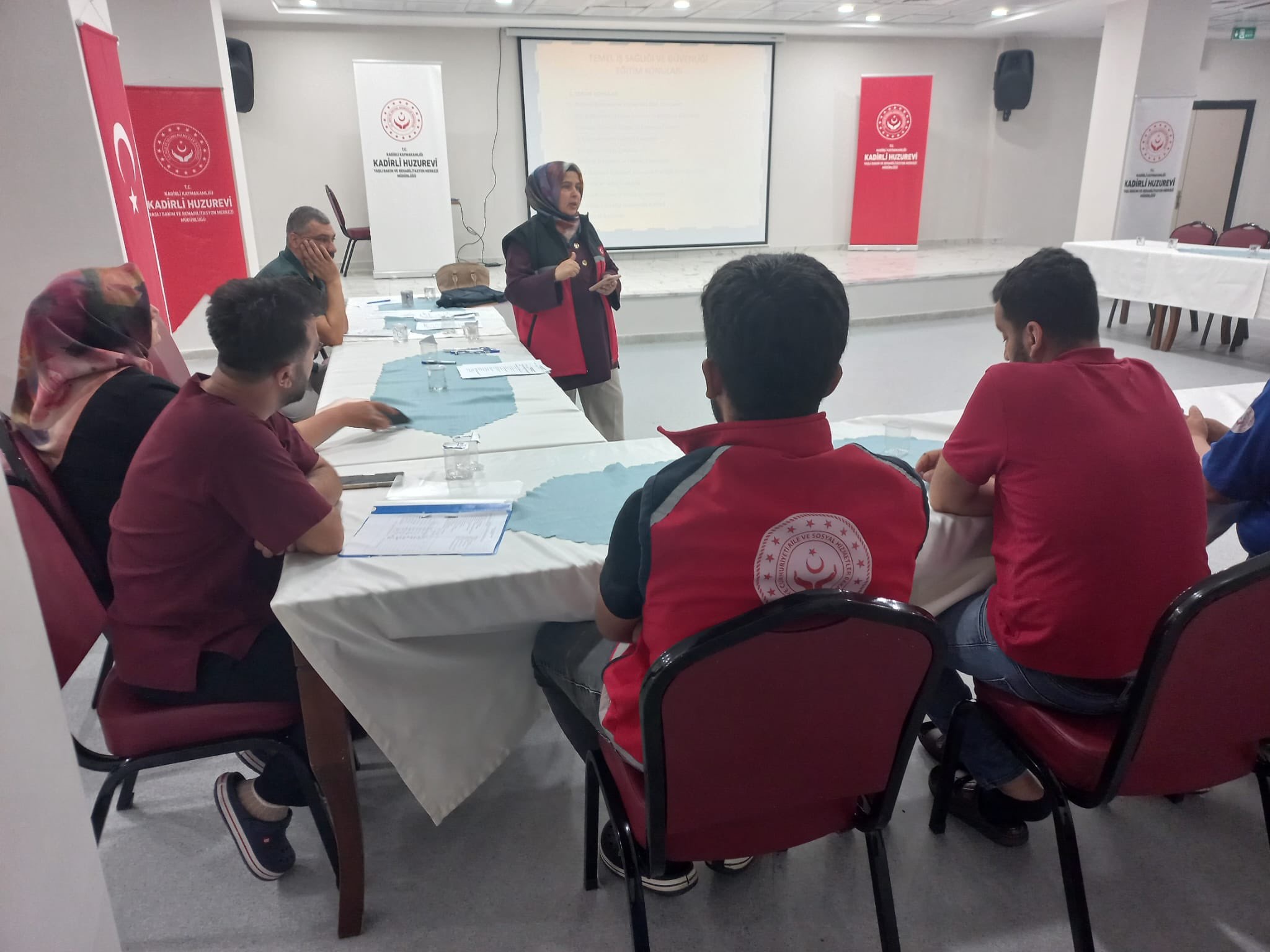 Kadirli Huzurevi Yaşlı Bakım ve Rehabilitasyon Merkezi personeline yönelik, İş Sağlığı ve Güvenliği kapsamında eğitim düzenlendi.