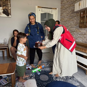 Osmaniye Sosyal Hizmet Merkezi Müdürlüğü Ebeveyn Kaybı Yaşamış Çocuk Birimi tarafından, babasını kaybetmiş çocuğumuzun 3. yaş günü kutlandı. - fotoğraf 2
