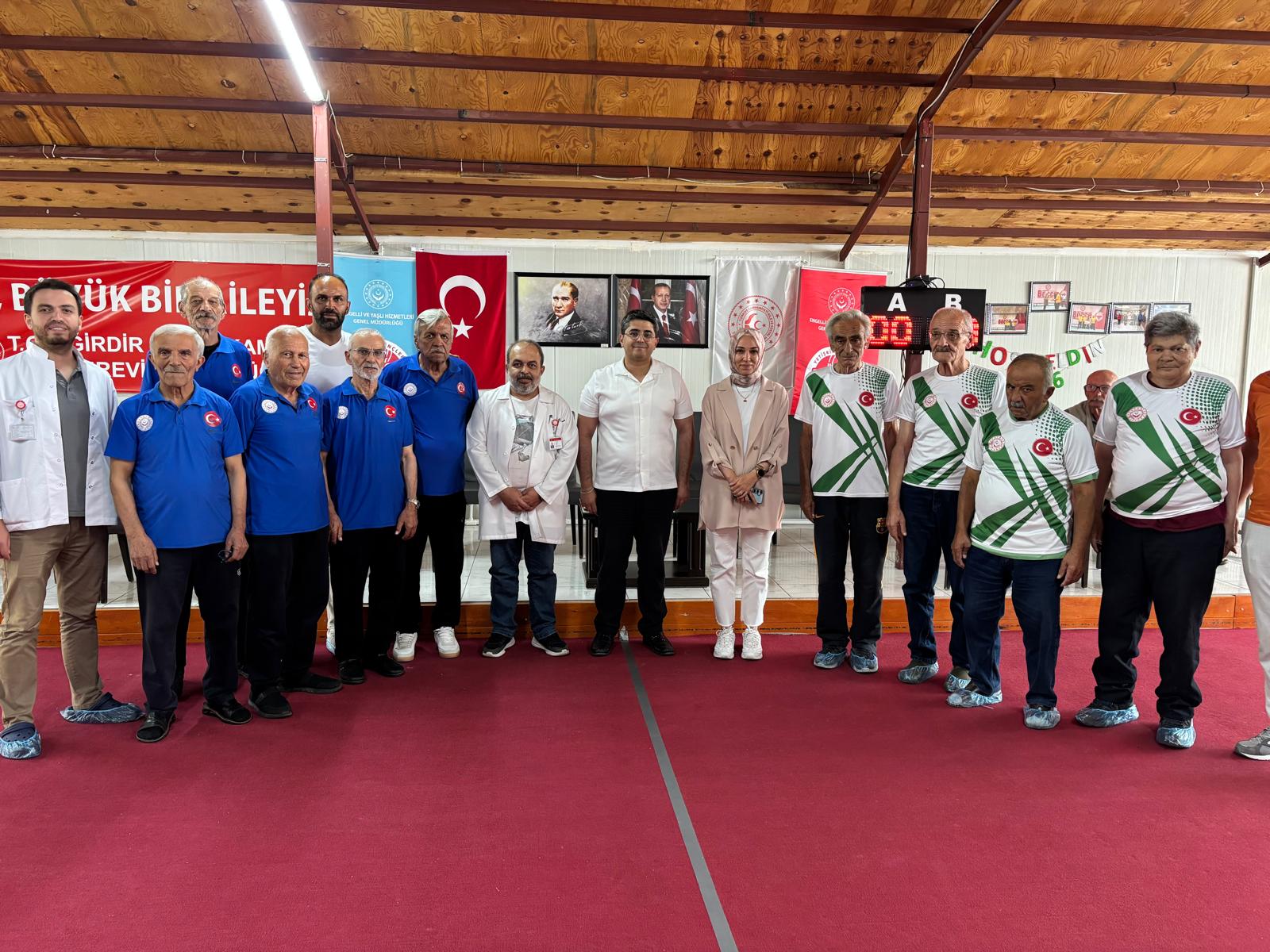 Eğirdir Huzurevi ev sahipliğinde, Eğirdir Kaymakamınız Dr. Serhat DOĞAN’ın katılımıyla huzurevimizin Bocce Takımı ile Uluborlu Hacı Ahmet Şençopur Huzurevi Yaşlı Bakım ve Rehabilitasyon Merkezi Bocce Takımımız arasında keyifli ve dostane bir müsabaka gerçekleştirdik.