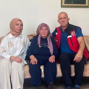 İl Müdürlüğümüzde görevli çalışma arkadaşlarımız tarafından, Şehit Mehmet Ali Tütüncü’nün kıymetli anne ve babası ile Şehit Tayfun Yavuz’un şehadet yıl dönümü münasebetiyle kıymetli annesi hanelerinde ziyaret edildi. - fotoğraf 2